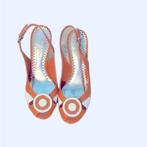 Vince Camuto 2 1/2 inch heeled sling back shoe Very Good condition